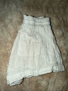 Cream Lightweight Gauze Shorts with Patch Pocket